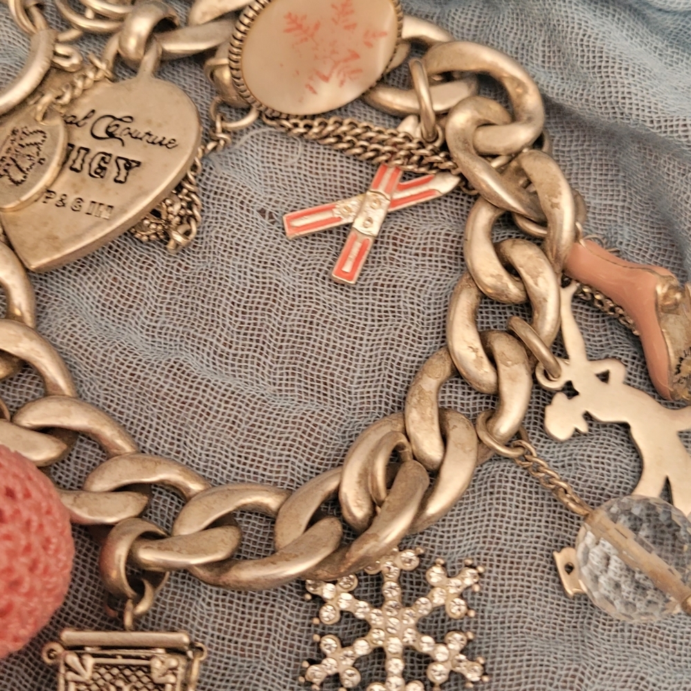RETIRED 2005 Juicy Couture Winter Bracelet. Excellent Condition!! - Picture 4 of 4